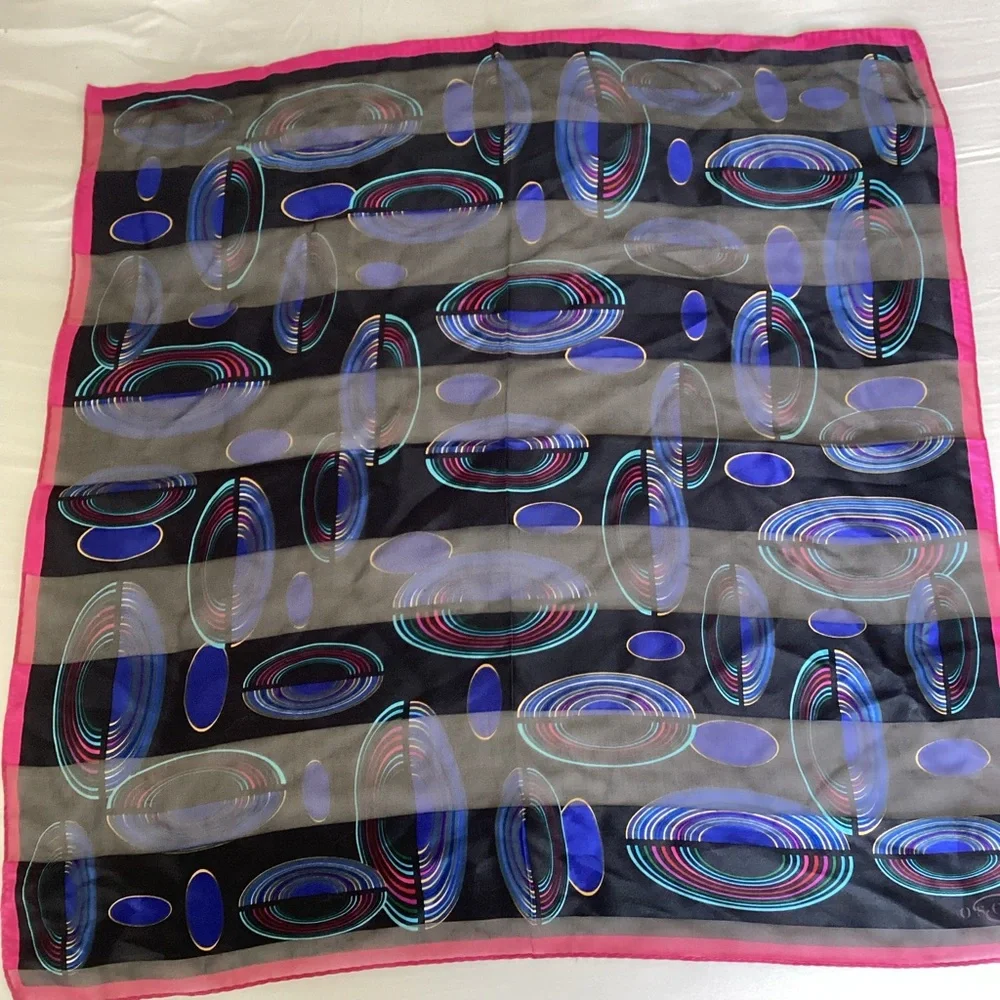 Oscar by Oscar de la Renta Silk Scarf
Retro Mod Geometric Design Pink Border - Picture 3 of 12